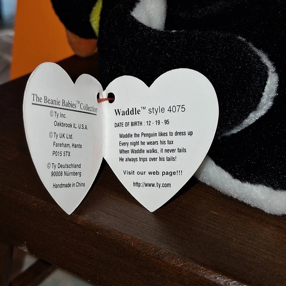EXTREMELY RARE RETIRED 1995 TY BEANIE BABY WADDLE WITH PVC PELLETS/TAG ERRORS.